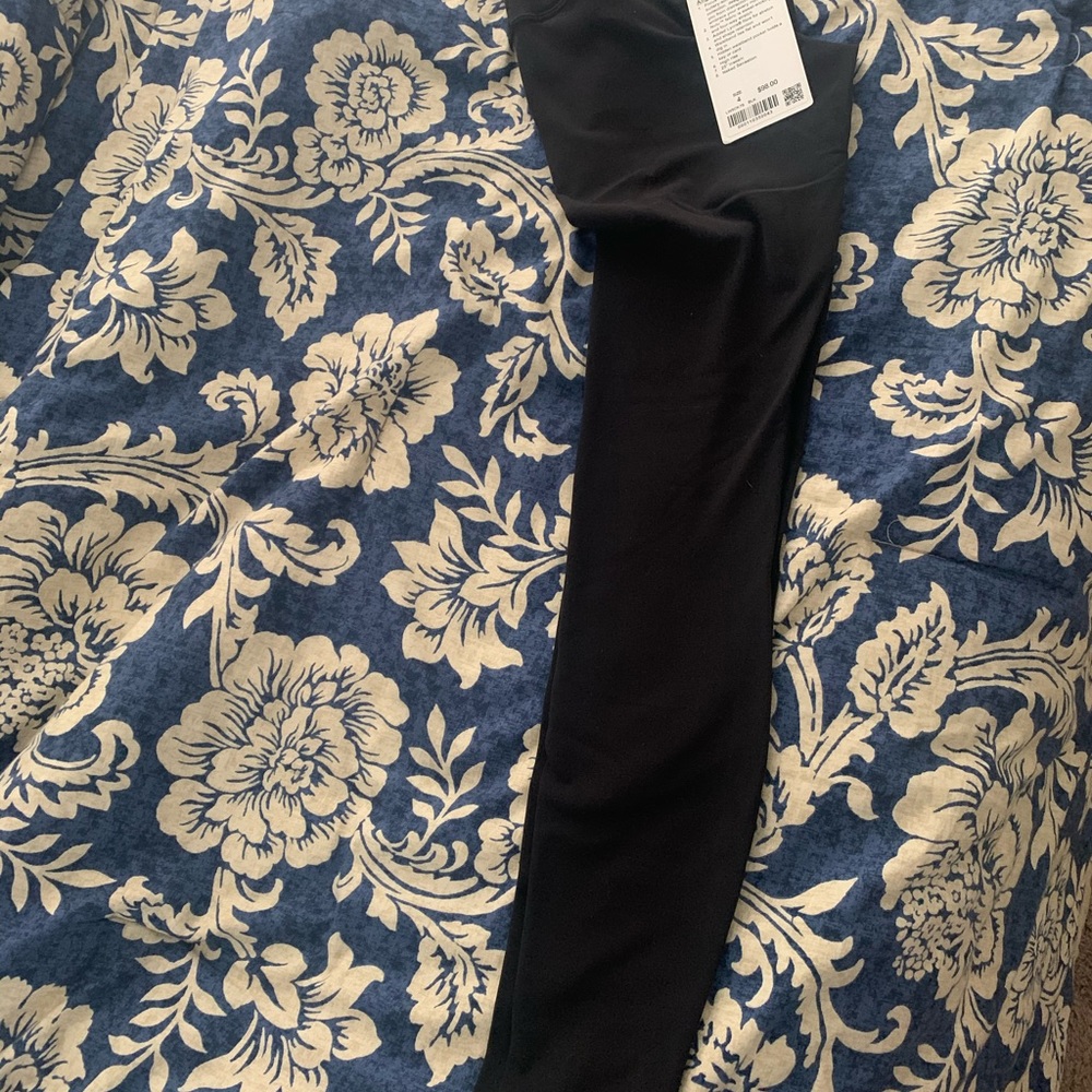 BRAND NEW w/tags LULULEMON aligns!!!